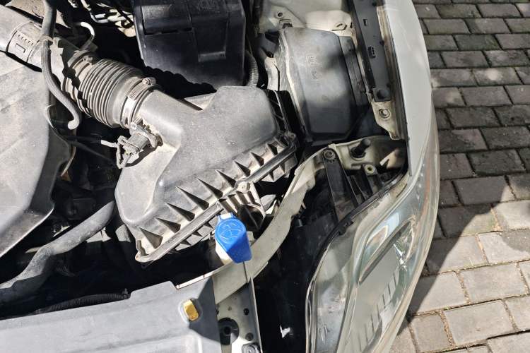 Used Ford Mondeo 2011 2.0L GTDi 200 Fashion Edition Engine Bay Left