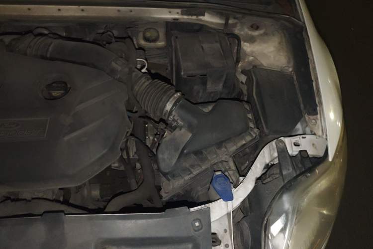 Used Ford Mondeo 2011 2.0L GTDi 200 Fashion Edition Engine Bay Left