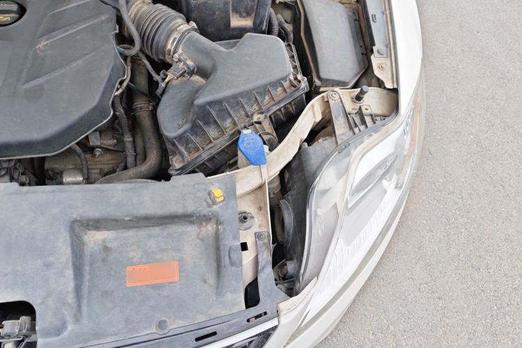Used Ford Mondeo 2011 2.0L GTDi 200 Fashion Edition Engine Bay Left