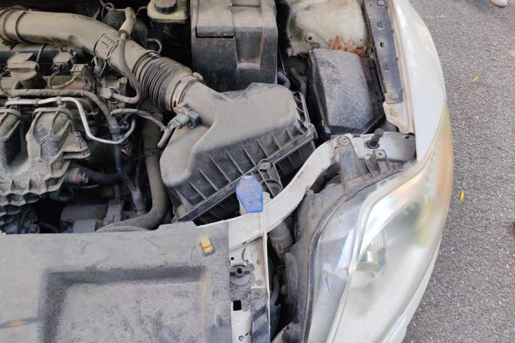Used Ford Mondeo 2011 2.0L GTDi 200 Luxury Edition Engine Bay Left
