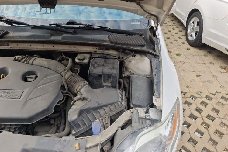 Used Ford Mondeo 2011 2.0L GTDi 200 Fashion Edition Engine Bay Left