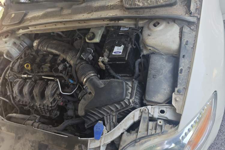 Used Ford Mondeo 2011 2.0L GTDi 200 Luxury Edition Engine Bay Left