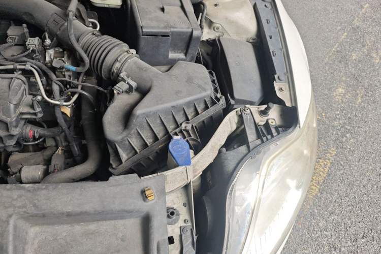 Used Ford Mondeo 2011 2.0L GTDi 200 Fashion Edition Engine Bay Left