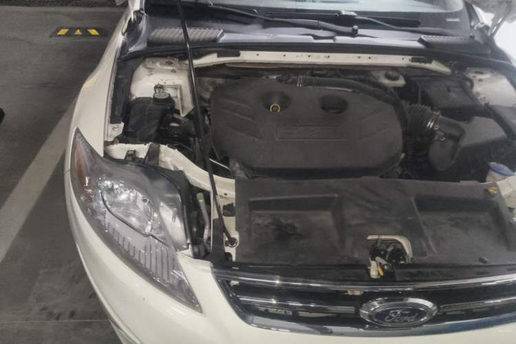 Used Ford Mondeo 2011 2.0L GTDi 200 Fashion Edition Engine Bay Right