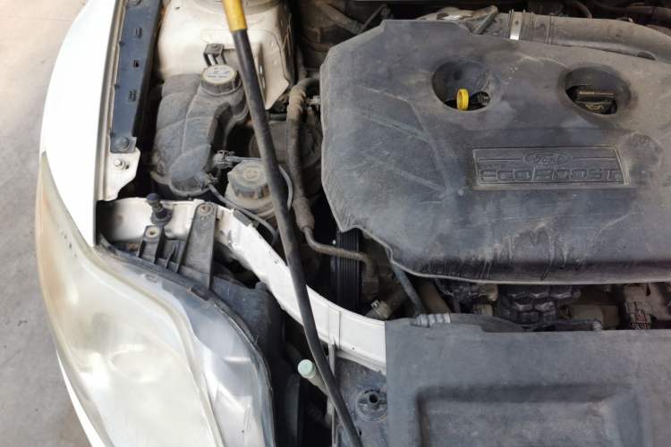 Used Ford Mondeo 2011 2.0L GTDi 200 Fashion Edition Engine Bay Right