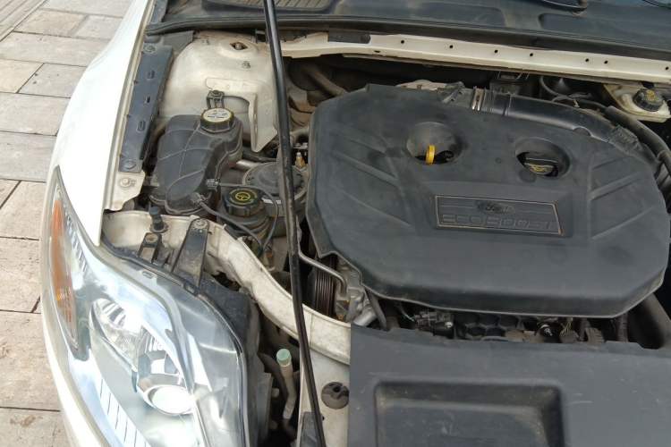 Used Ford Mondeo 2011 2.0L GTDi 200 Luxury Edition Engine Bay Right