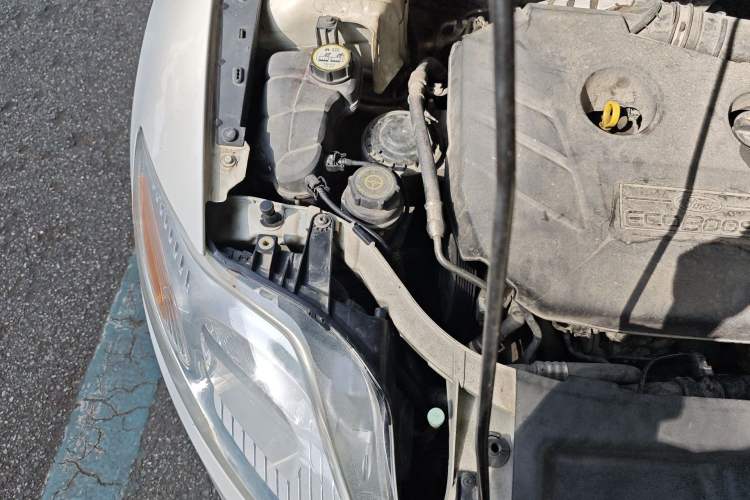 Used Ford Mondeo 2011 2.0L GTDi 200 Fashion Edition Engine Bay Right