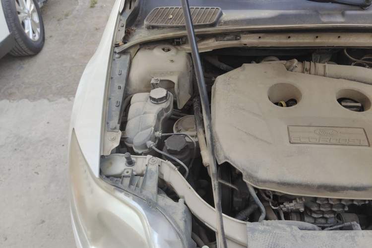 Used Ford Mondeo 2011 2.0L GTDi 200 Fashion Edition Engine Bay Right