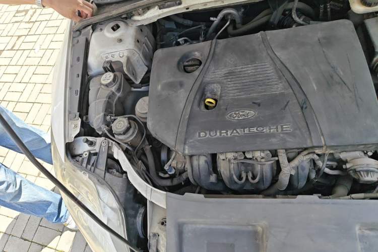Used Ford Mondeo 2011 2.3L Luxury Model Engine Bay Right