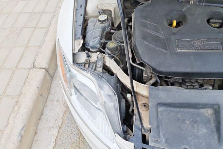 Used Ford Mondeo 2011 2.0L GTDi 200 Fashion Edition Engine Bay Right
