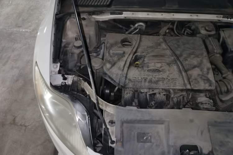 Used Ford Mondeo 2011 2.3L Luxury Model Engine Bay Right