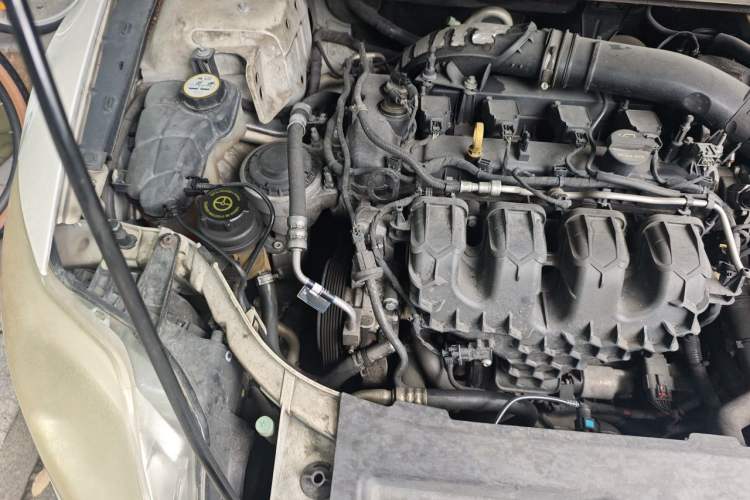 Used Ford Mondeo 2011 2.0L GTDi 200 Fashion Edition Engine Bay Right
