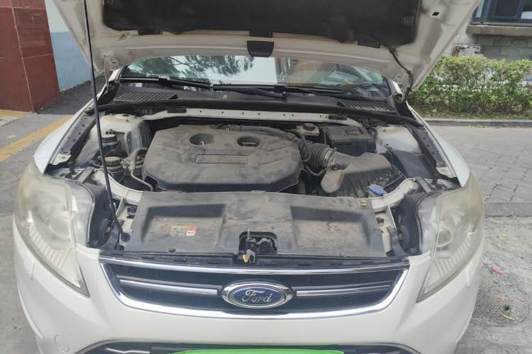 Used Ford Mondeo 2011 2.0L GTDi 200 Luxury Edition Engine Bay