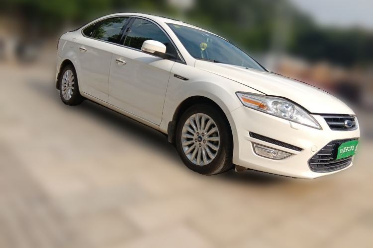 Used Ford Mondeo 2011 2.0L GTDi 200 Luxury Edition Front Right 45 Deg