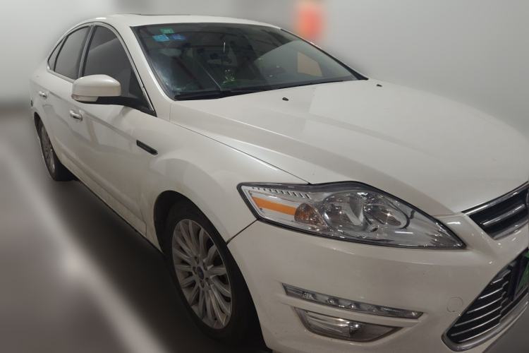 Used Ford Mondeo 2011 2.0L GTDi 200 Luxury Edition Front Right 45 Deg