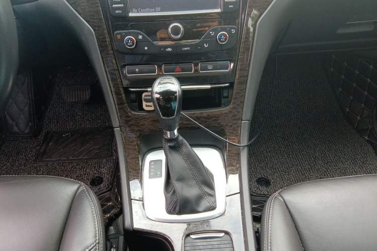 Used Ford Mondeo 2011 2.0L GTDi 200 Luxury Edition Gear Lever