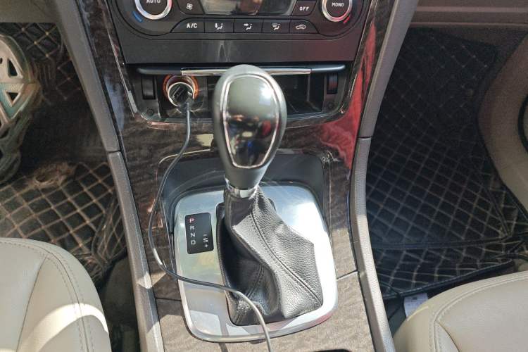 Used Ford Mondeo 2011 2.0L GTDi 200 Fashion Edition Gear Lever