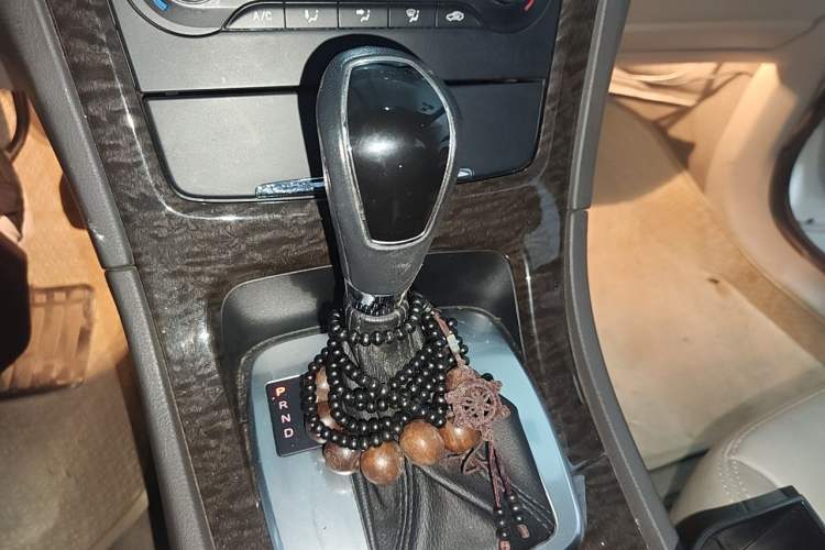 Used Ford Mondeo 2011 2.0L GTDi 200 Luxury Edition Gear Lever