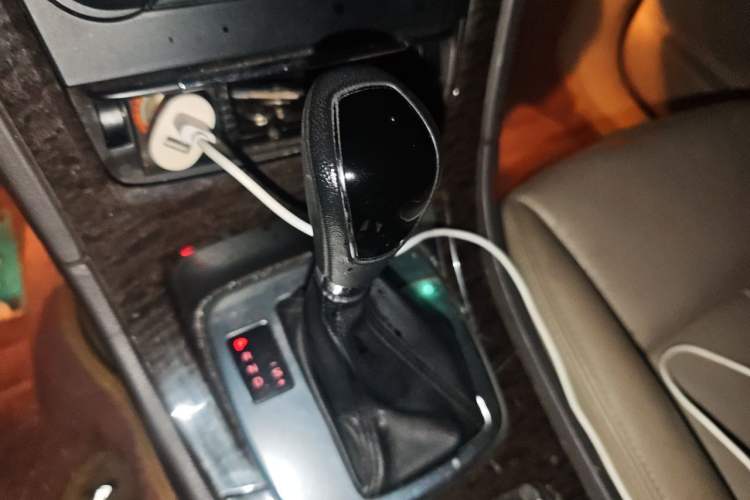 Used Ford Mondeo 2011 2.0L GTDi 200 Fashion Edition Gear Lever