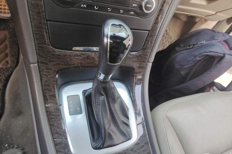 Used Ford Mondeo 2011 2.0L GTDi 200 Fashion Edition Gear Lever