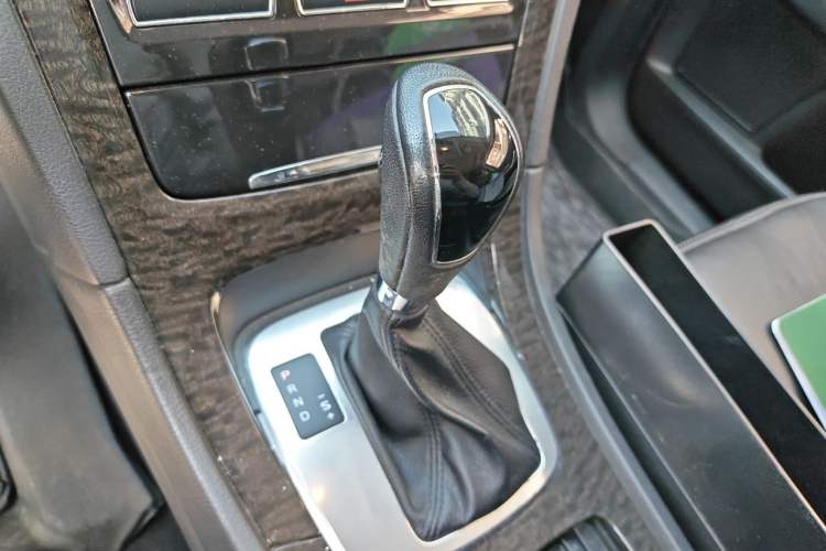 Used Ford Mondeo 2011 2.3L Luxury Model Gear Lever