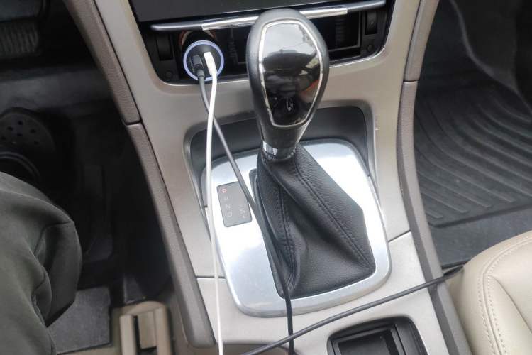 Used Ford Mondeo 2011 2.3L Fashion Edition Gear Lever