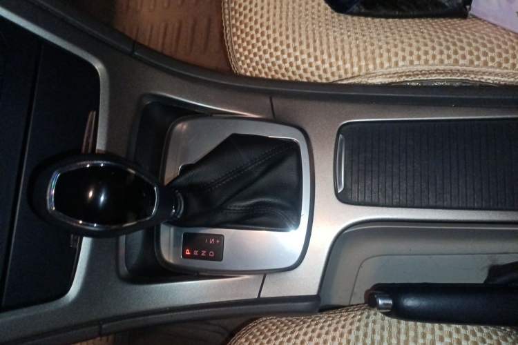 Used Ford Mondeo 2011 2.3L Fashion Edition Gear Lever