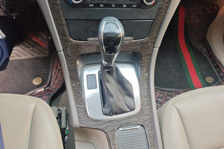 Used Ford Mondeo 2011 2.0L GTDi 200 Fashion Edition Gear Lever