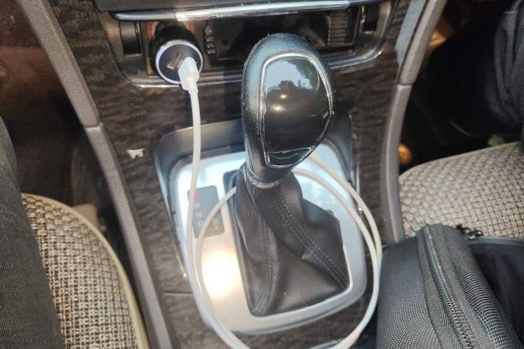Used Ford Mondeo 2011 2.0L GTDi 200 Fashion Edition Gear Lever