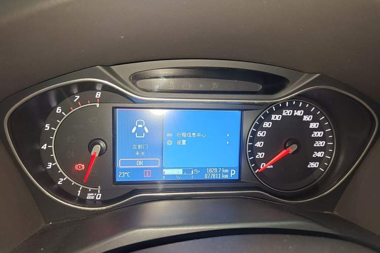 Used Ford Mondeo 2011 2.0L GTDi 200 Luxury Edition Odometer Close Up