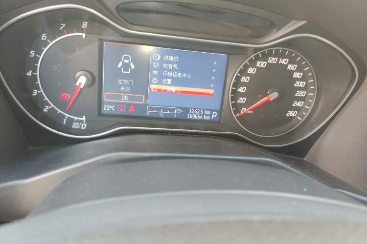 Used Ford Mondeo 2011 2.0L GTDi 200 Fashion Edition Odometer Close Up