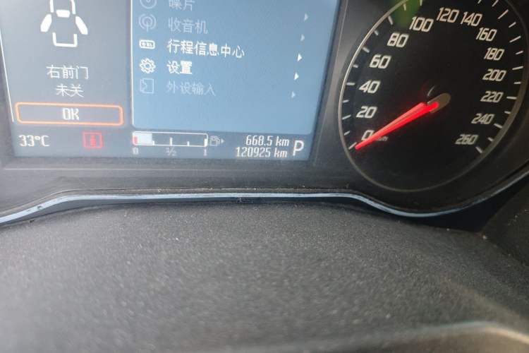 Used Ford Mondeo 2011 2.0L GTDi 200 Luxury Edition Odometer Close Up