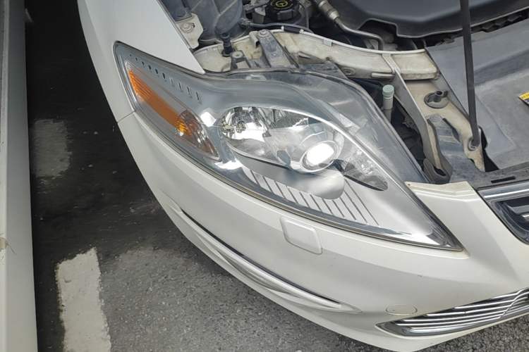 Used Ford Mondeo 2011 2.0L GTDi 200 Luxury Edition Right Front Headlight