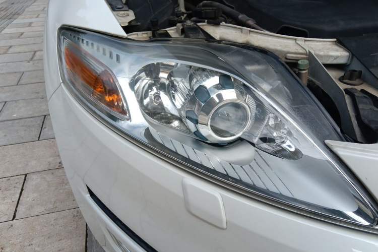 Used Ford Mondeo 2011 2.0L GTDi 200 Luxury Edition Right Front Headlight