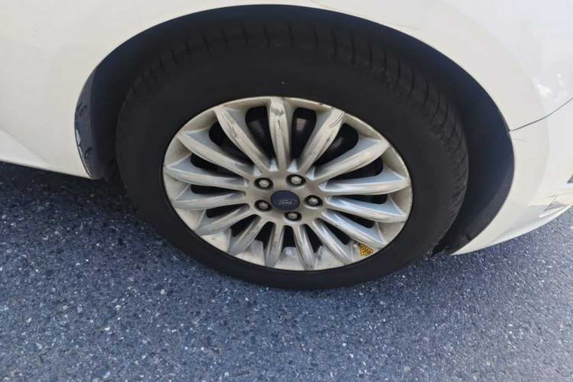 Used Ford Mondeo 2011 2.0L GTDi 200 Fashion Edition Right Front Wheel Hub