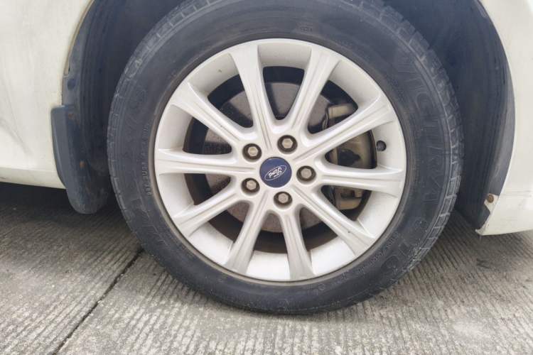 Used Ford Mondeo 2011 2.3L Fashion Edition Right Front Wheel Hub
