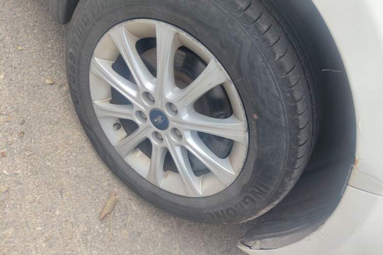 Used Ford Mondeo 2011 2.3L Fashion Edition Right Front Wheel Hub
