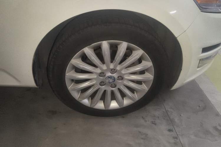 Used Ford Mondeo 2011 2.0L GTDi 200 Fashion Edition Right Front Wheel Hub