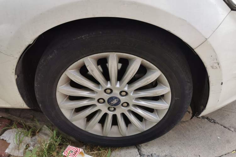 Used Ford Mondeo 2011 2.0L GTDi 200 Fashion Edition Right Front Wheel Hub