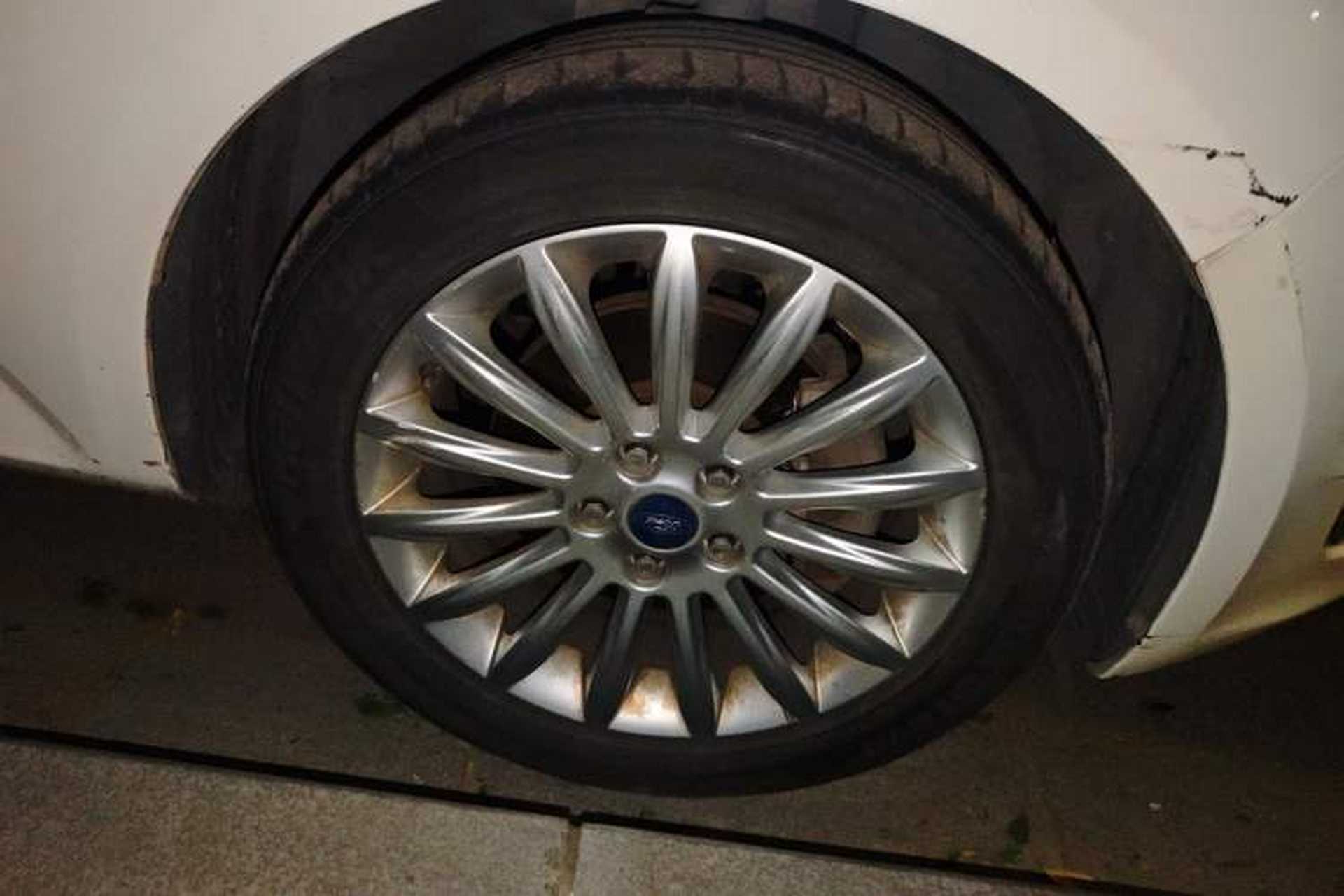 Used Ford Mondeo 2011 2.0L GTDi 200 Fashion Edition Right Front Wheel Hub