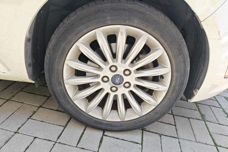 Used Ford Mondeo 2011 2.3L Luxury Model Right Front Wheel Hub