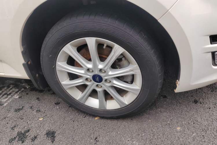 Used Ford Mondeo 2011 2.3L Fashion Edition Right Front Wheel Hub