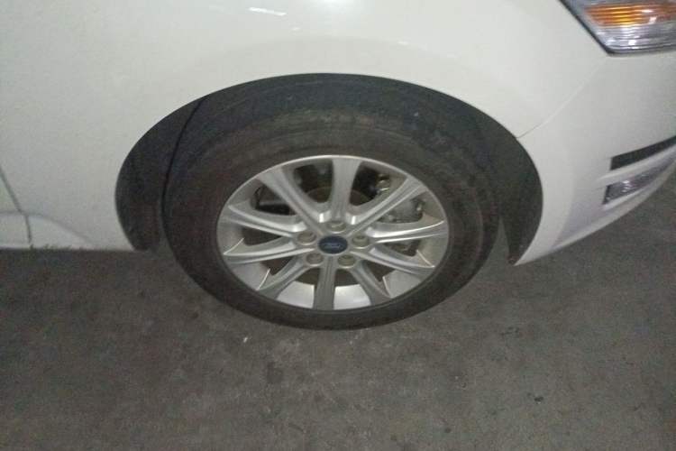 Used Ford Mondeo 2011 2.3L Fashion Edition Right Front Wheel Hub