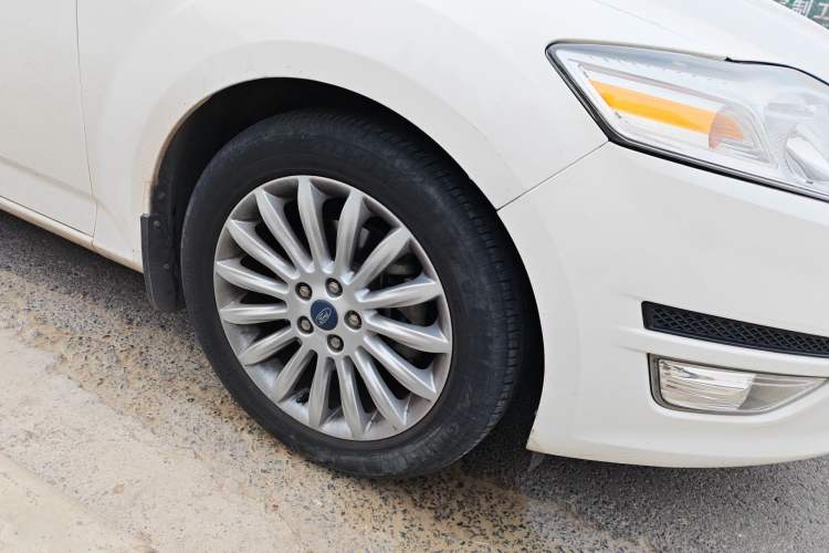 Used Ford Mondeo 2011 2.0L GTDi 200 Fashion Edition Right Front Wheel Hub