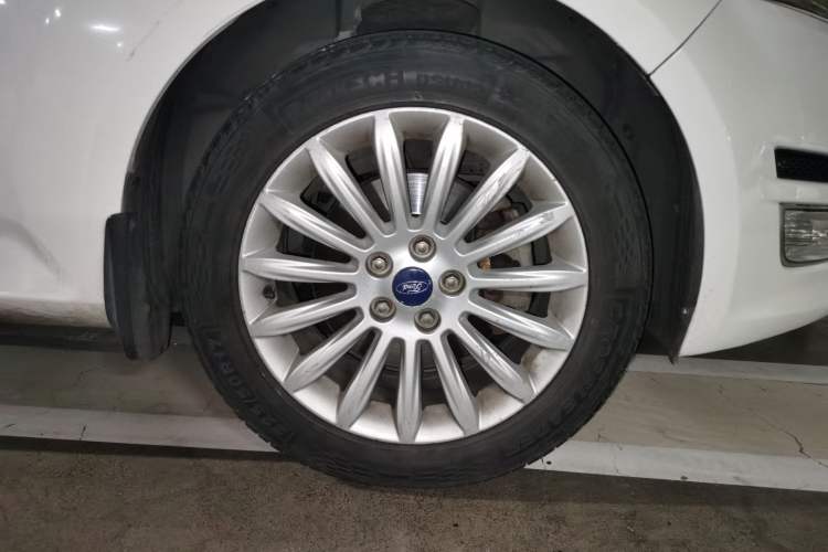 Used Ford Mondeo 2011 2.3L Luxury Model Right Front Wheel Hub