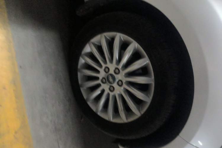 Used Ford Mondeo 2011 2.0L GTDi 200 Luxury Edition Right Front Wheel Hub