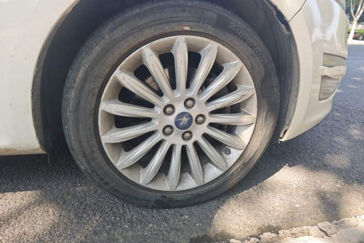 Used Ford Mondeo 2011 2.0L GTDi 200 Luxury Edition Right Front Wheel Hub