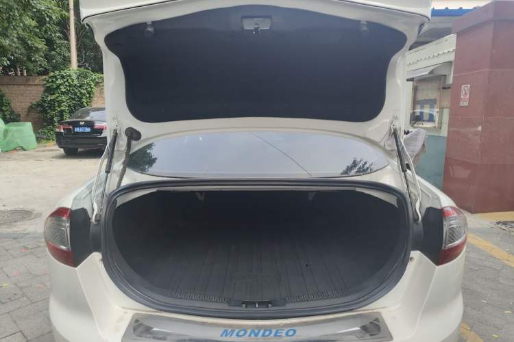 Used Ford Mondeo 2011 2.0L GTDi 200 Luxury Edition Trunk