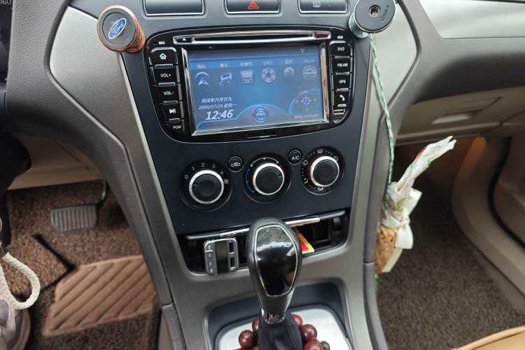 Used Ford Mondeo 2011 2.3L Fashion Edition Audio And AC Panel