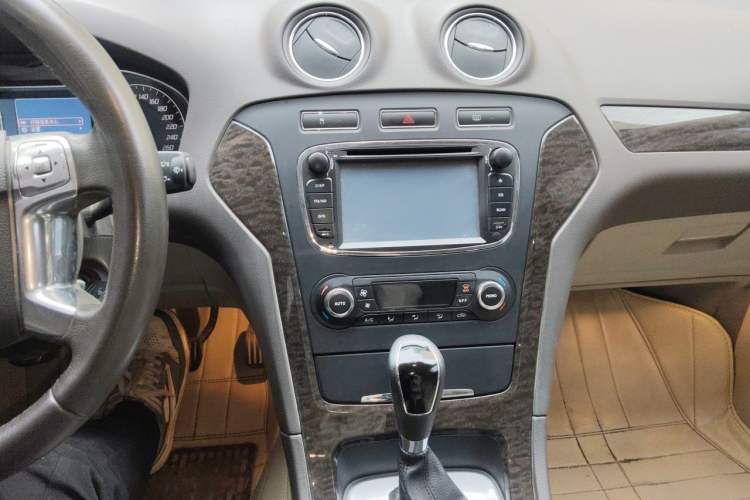 Used Ford Mondeo 2011 2.0L GTDi 200 Fashion Edition Audio And AC Panel